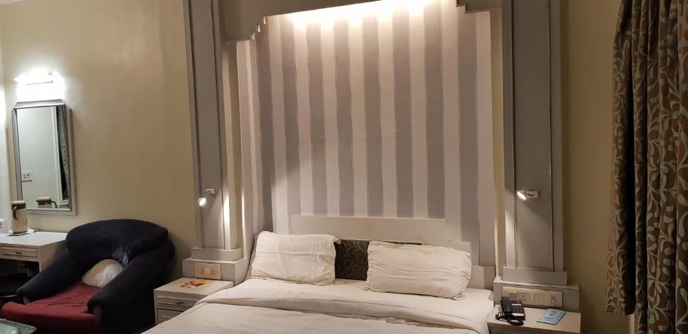 Room image 4